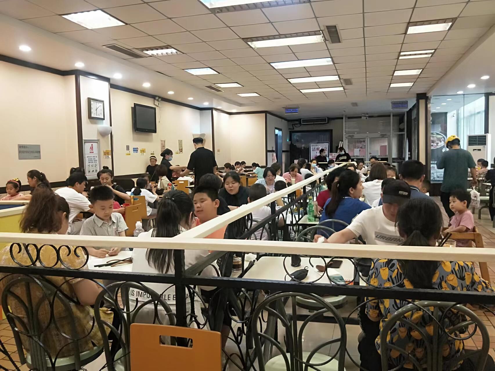 公司擁有強大的研發(fā)中心， 配有專業(yè)研發(fā)工程師，研發(fā)中心擁有完備的人才結(jié)構(gòu)，并本著企業(yè)標準高于國家標準的原則，為公司產(chǎn)品、客戶定制產(chǎn)品的研發(fā)保駕護航。產(chǎn)品質(zhì)咨詢線：0537-3630366