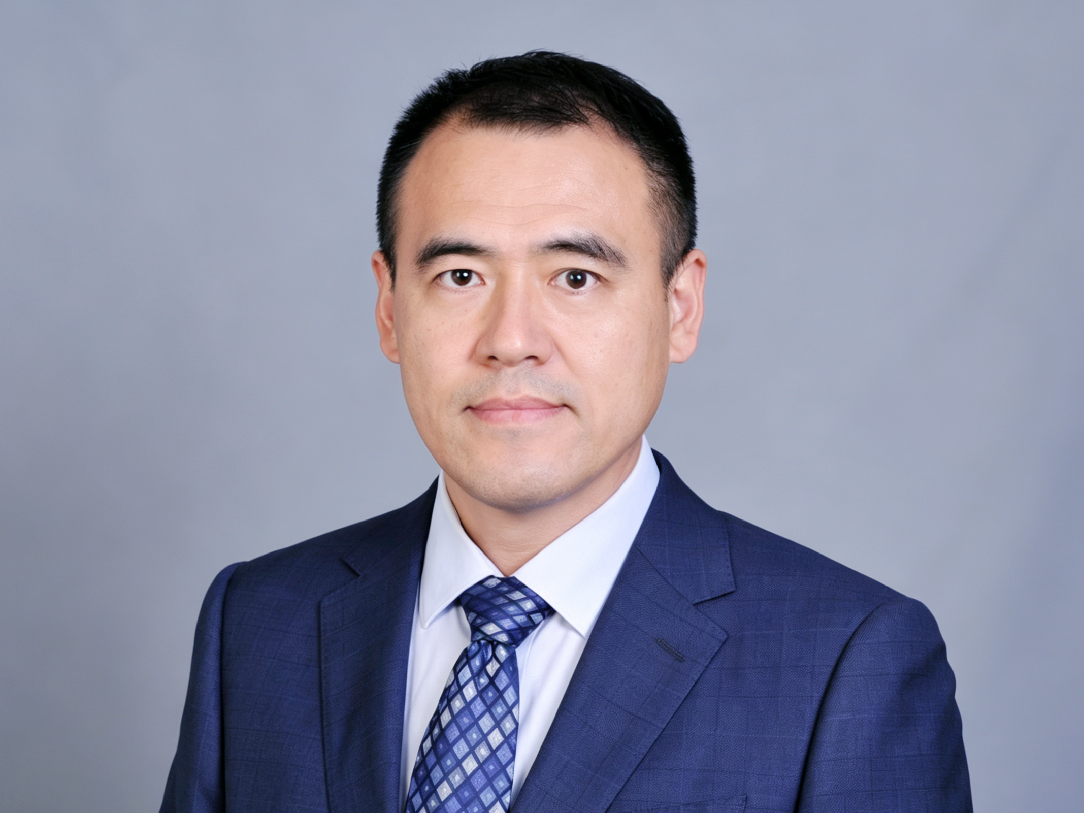 李伟.jpg